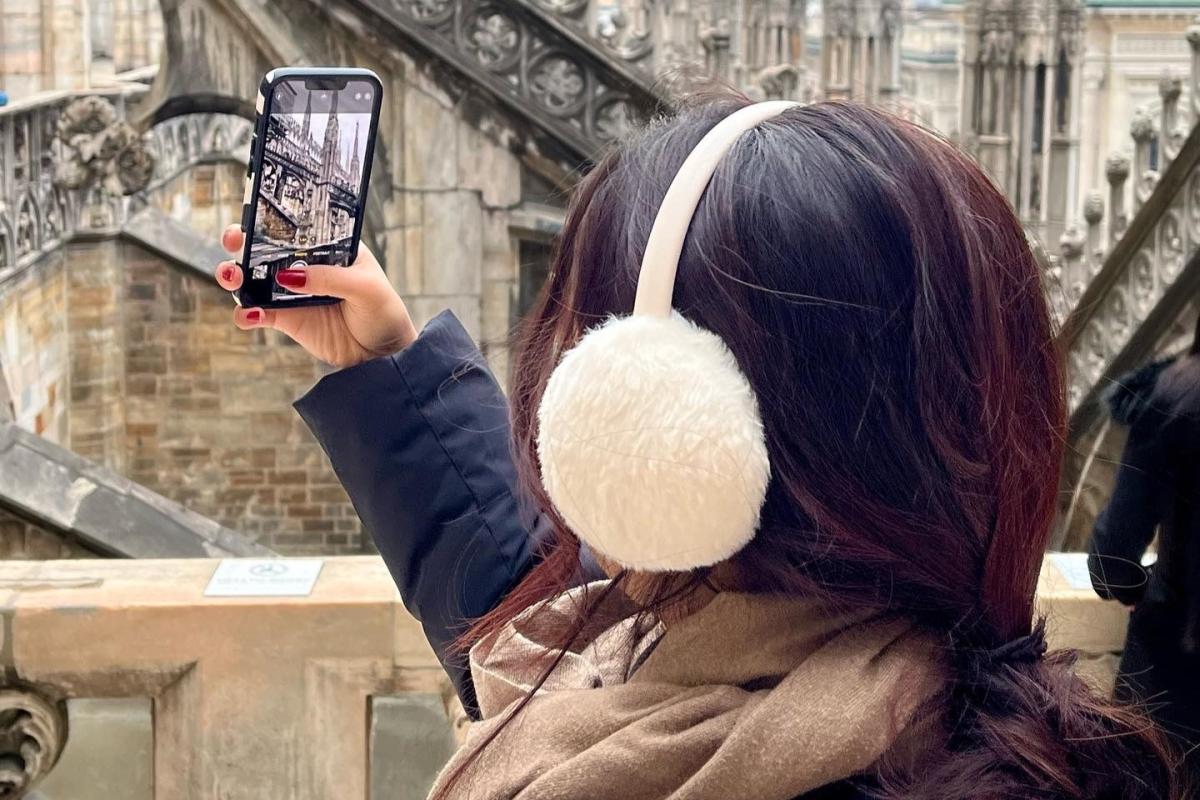 Student taking photo at Milan's duomo