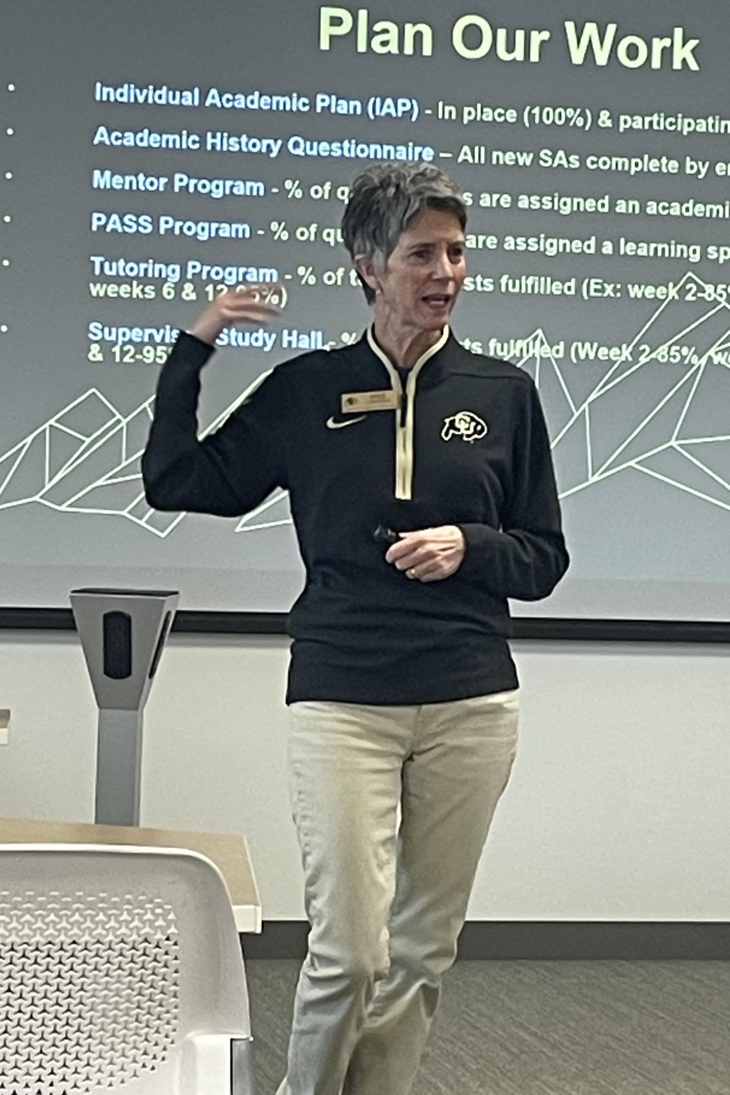 Kris Livingston presenting to the Center of Teaching and Learning