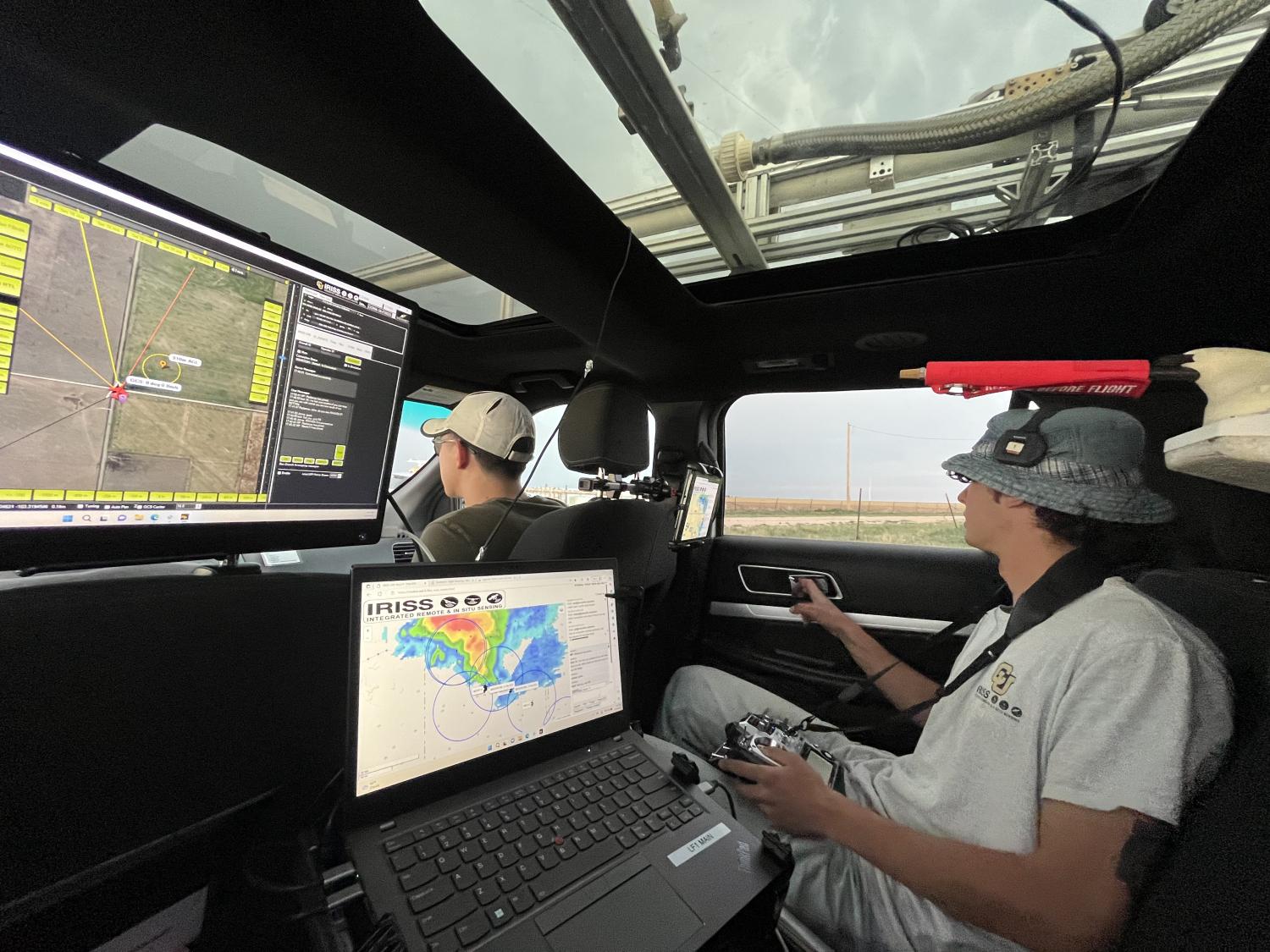 Céu Gómez-Faulk in a RECUV radar vehicle during a previous tornado campaign.
