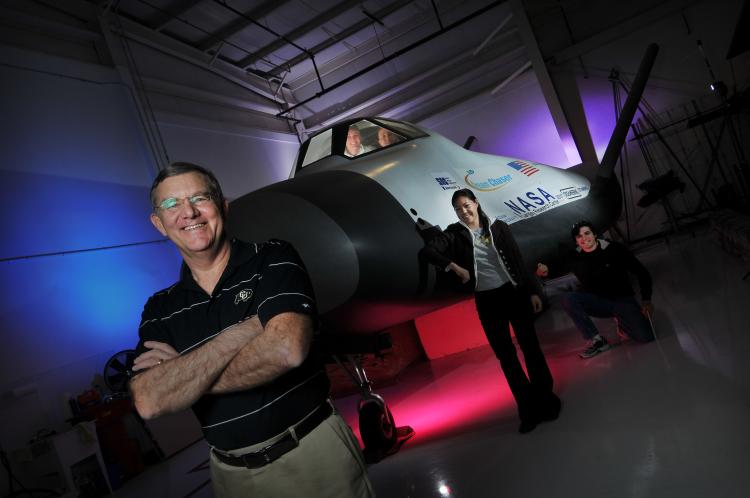 Voss at Sierra Nevada with students and a Dream Chaser mockup.