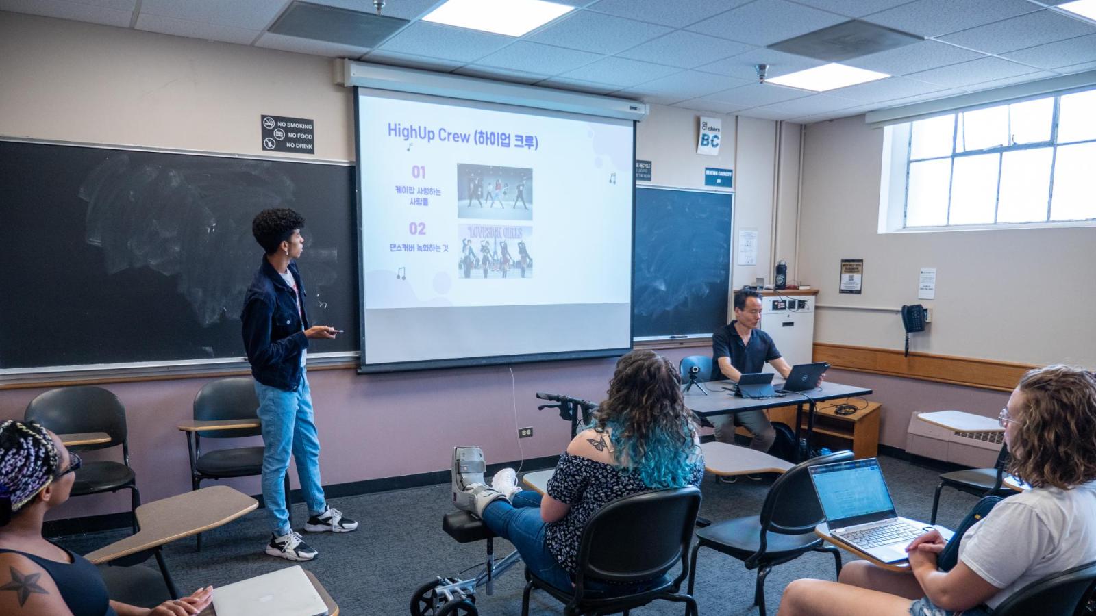 A male student giving a presentation in Korean
