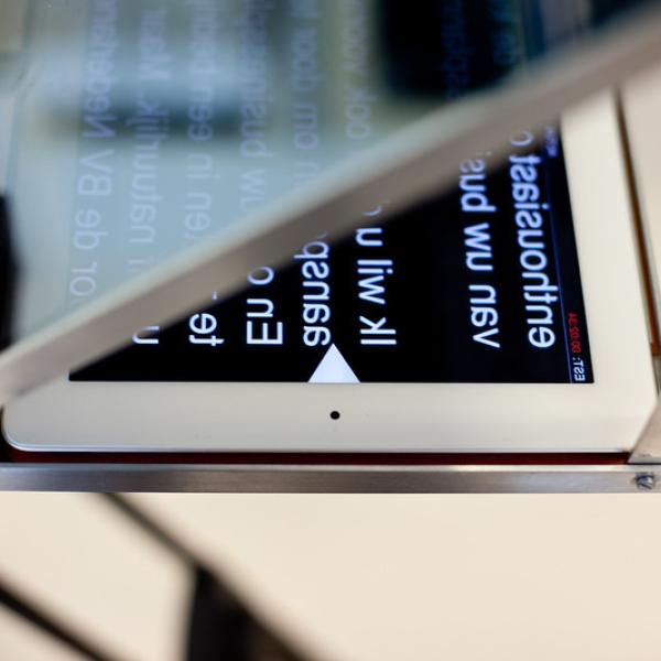 iPad teleprompter. Image credit: https://www.flickr.com/photos/eelkedekker/5838154177/in/photostream.