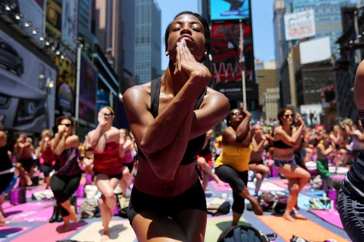Street yoga scene