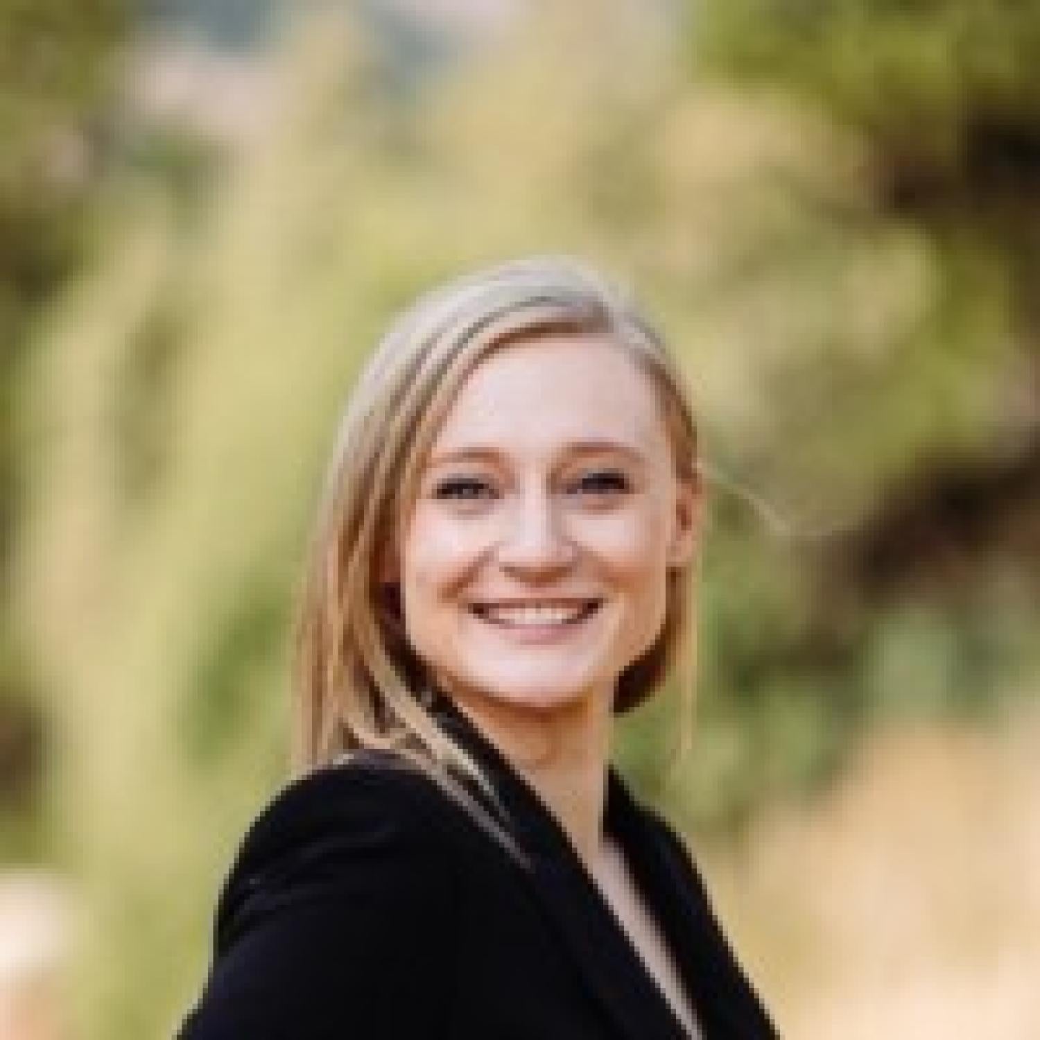 Lauren Barrett Headshot