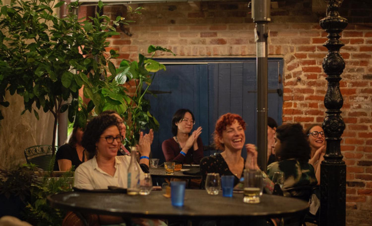 People clapping in the restaurant