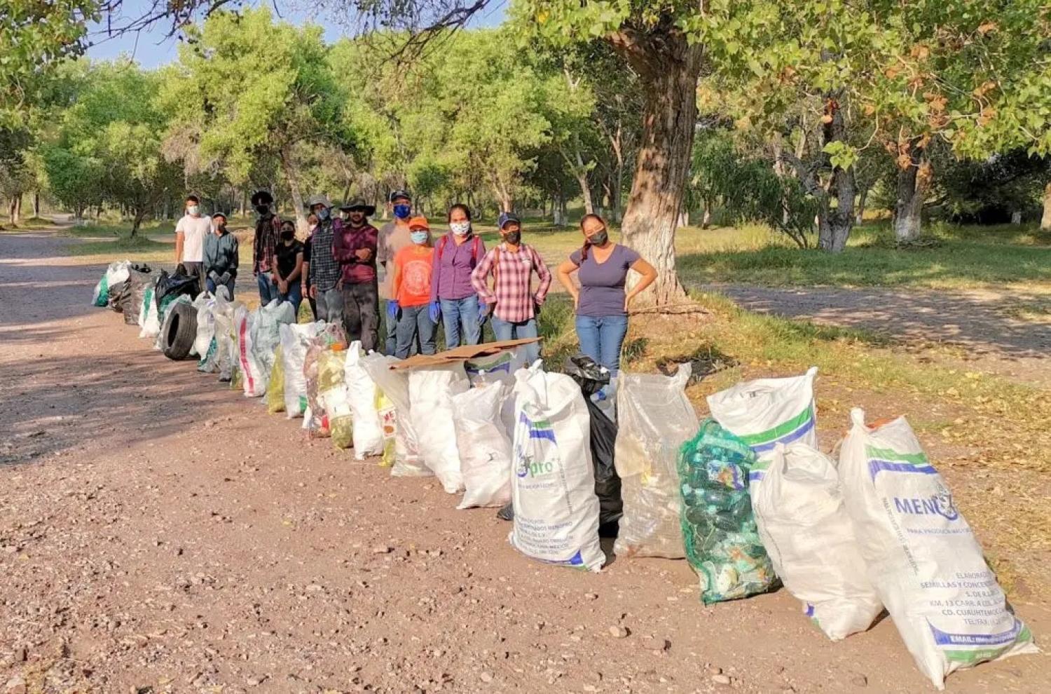Volunteers-pose-with-trash-bags
