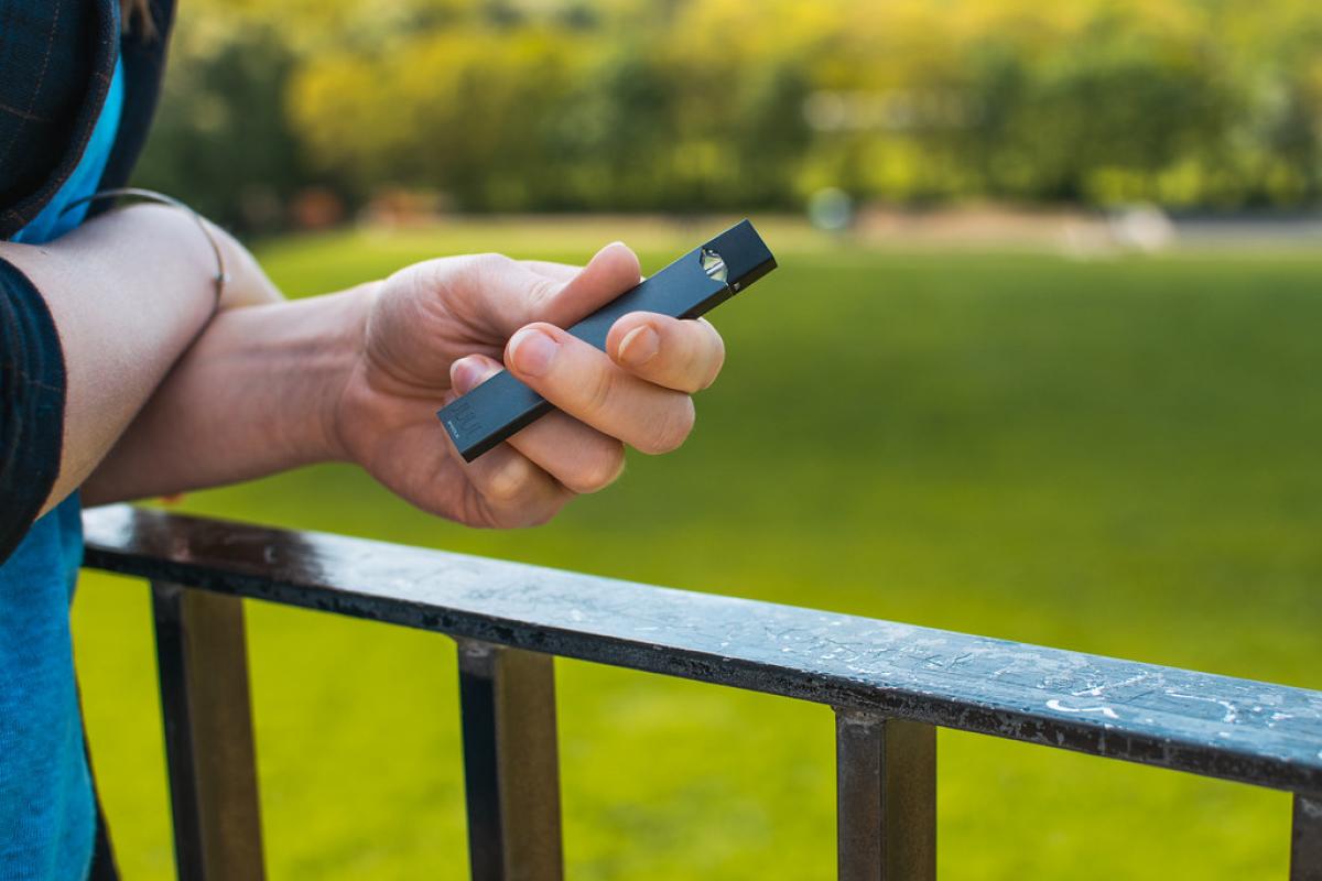 vape pen in a hand
