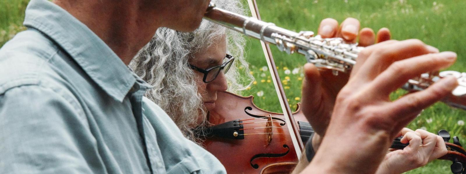 Alicia Svigals and Yonatan Malin rehearsing at Chautauqua