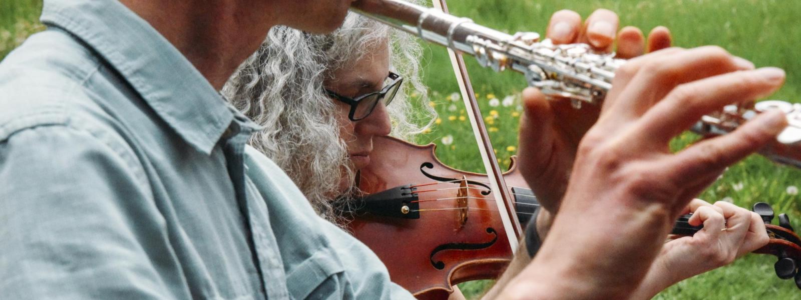 Alicia Svigals and Yonatan Malin playing music at Chautauqua