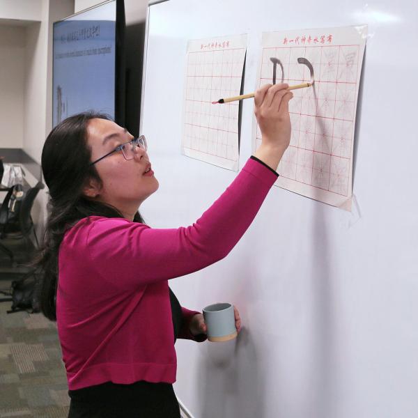 Runqing Qi writing Chinese calligraphy