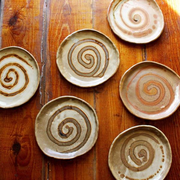Plates decorated with swirls on wood table