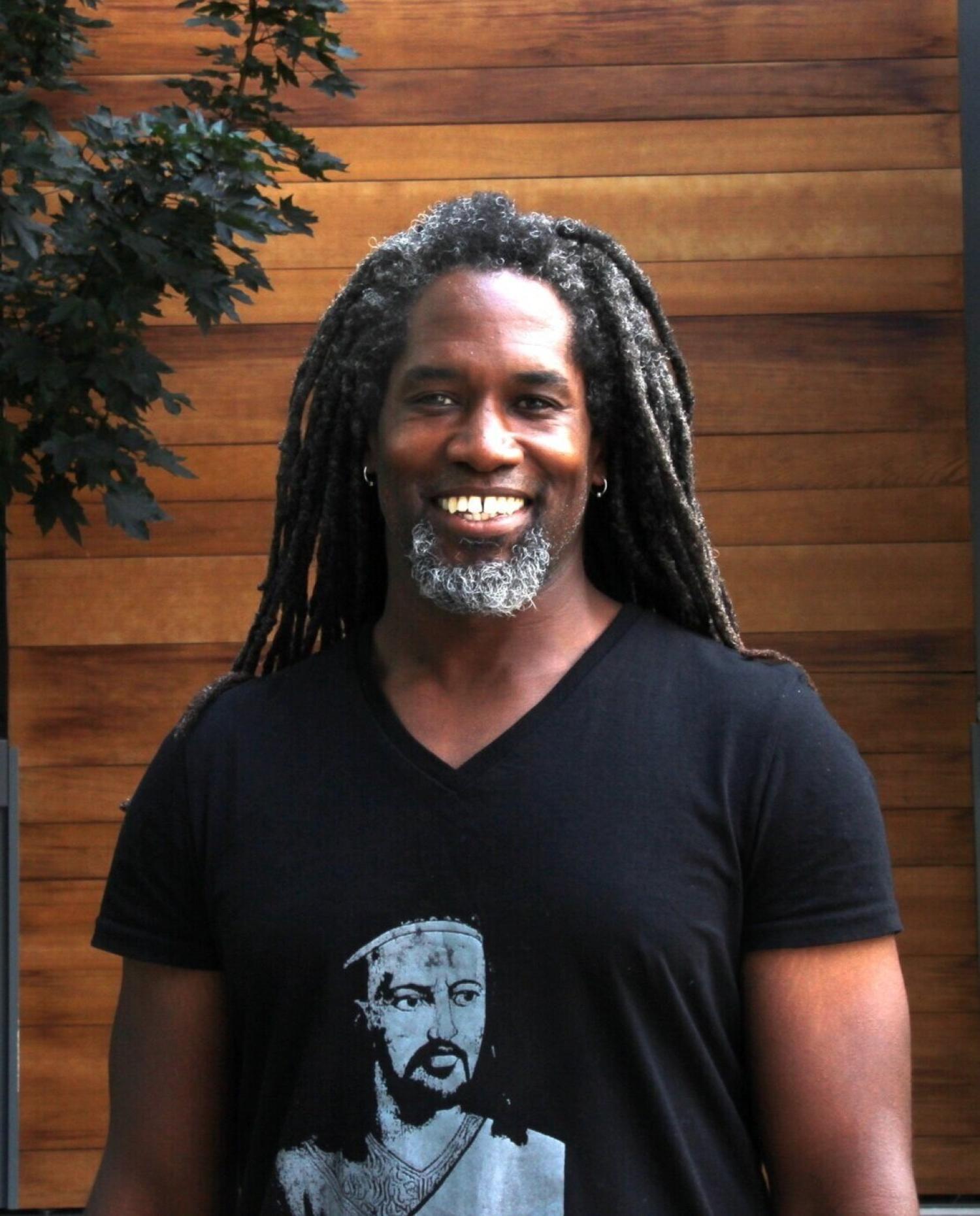 headshot of Damien Thompson