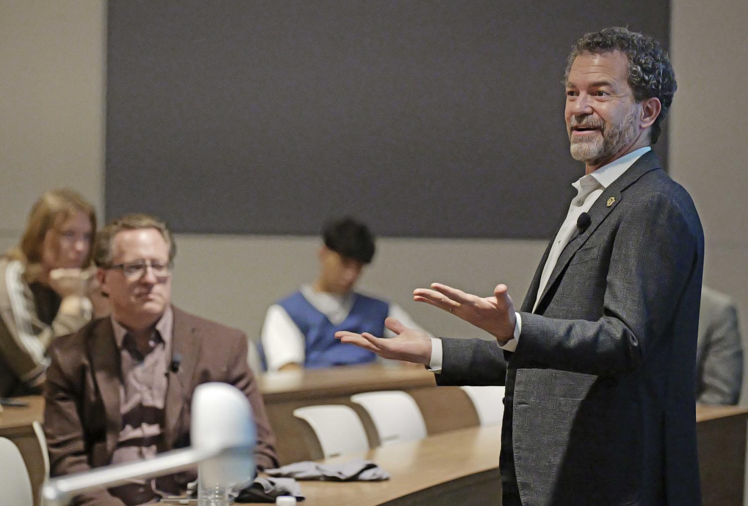 Todd Saliman addresses Quantum Scholars