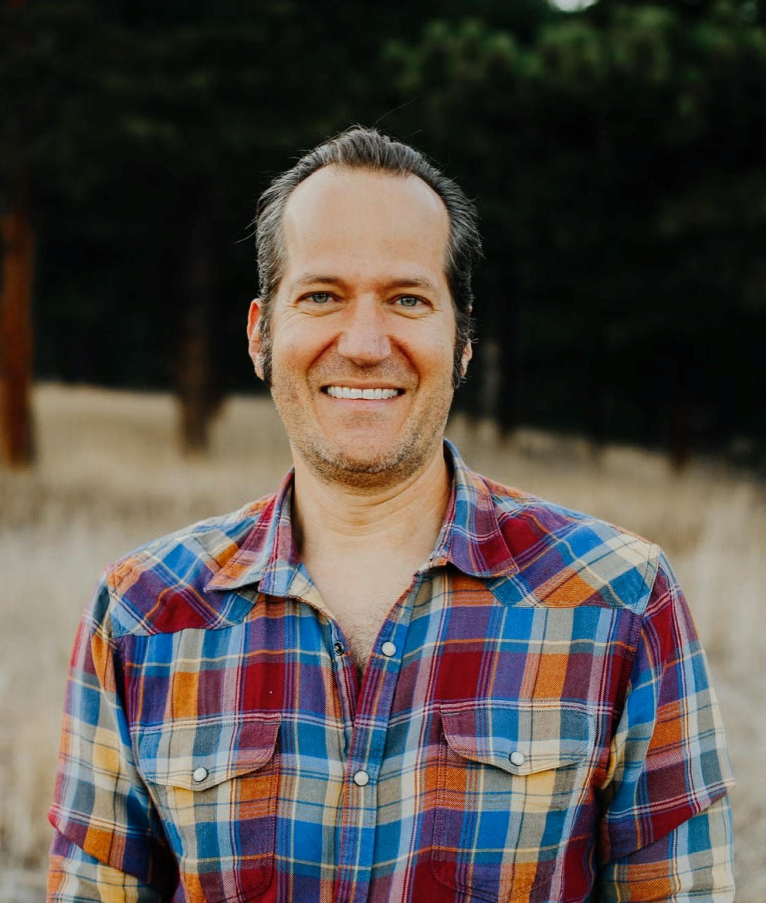 headshot of Daniel Medeiros