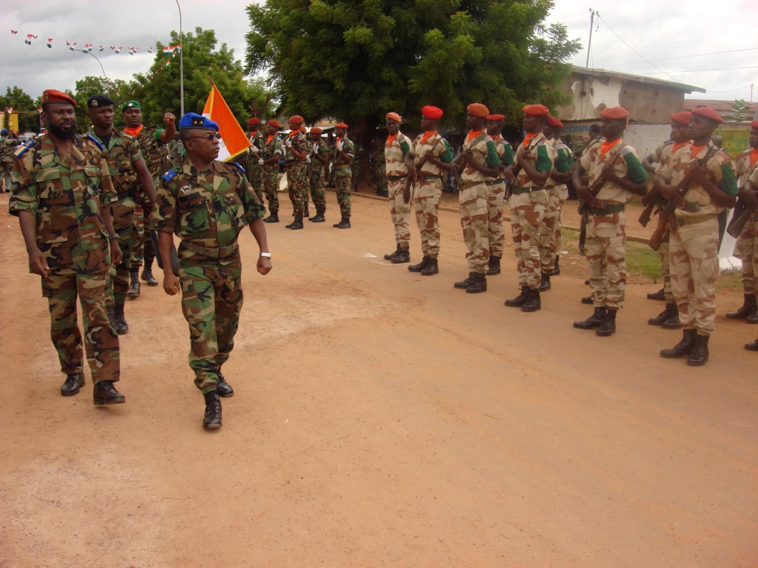 General Bakayoko reviews Ivorian Armed Forces troops in 2007