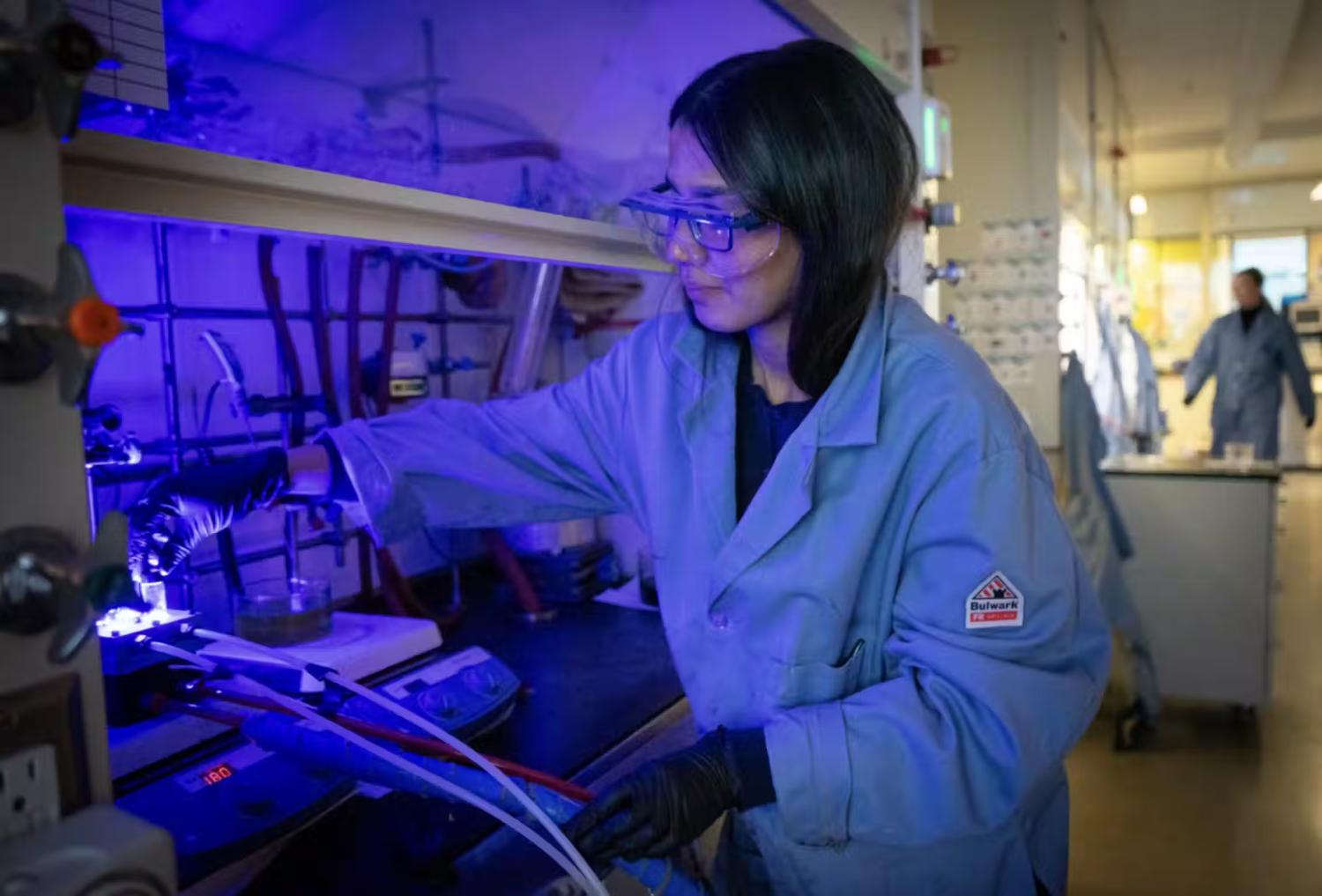 Amreen Bains in chemistry lab