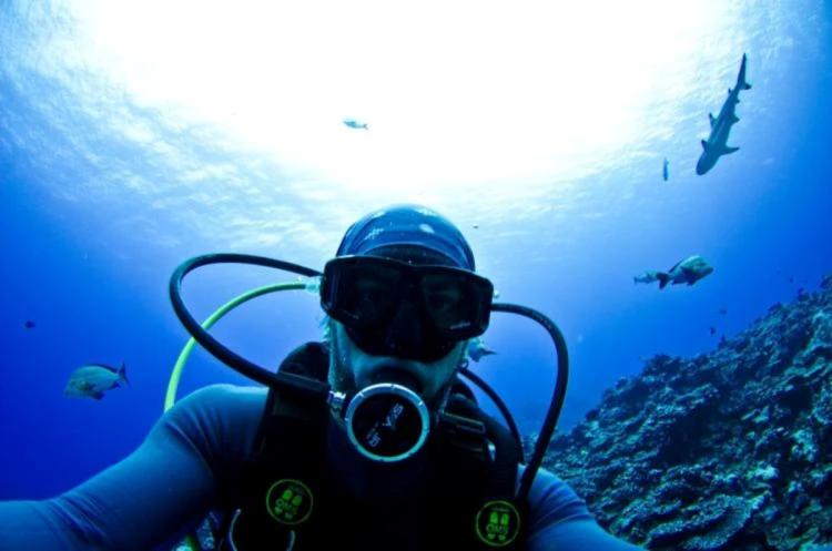 Mike Gil scuba diving