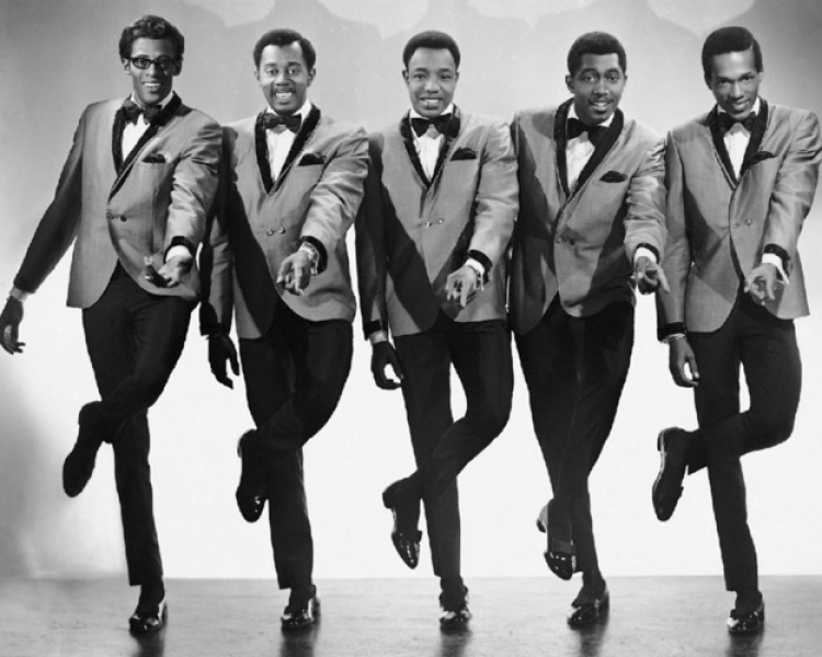 The Temptations performing