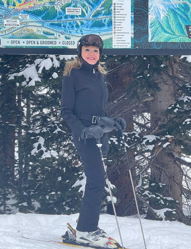 Garson skiing