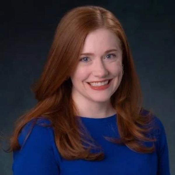 Caitlin Kelly Headshot