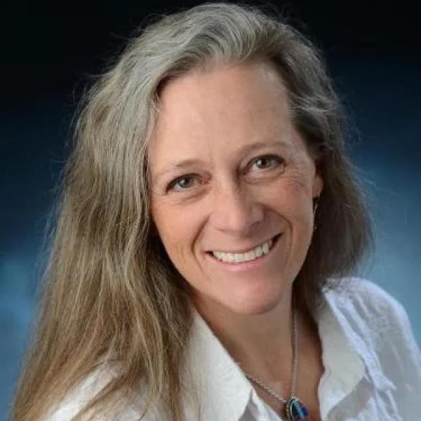 Stephanie Renfrow Headshot
