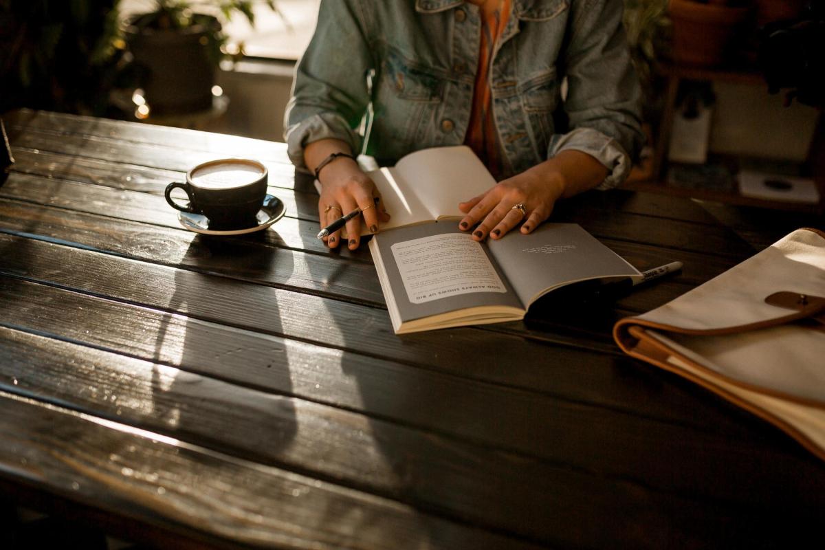 Student actively reading by taking notes