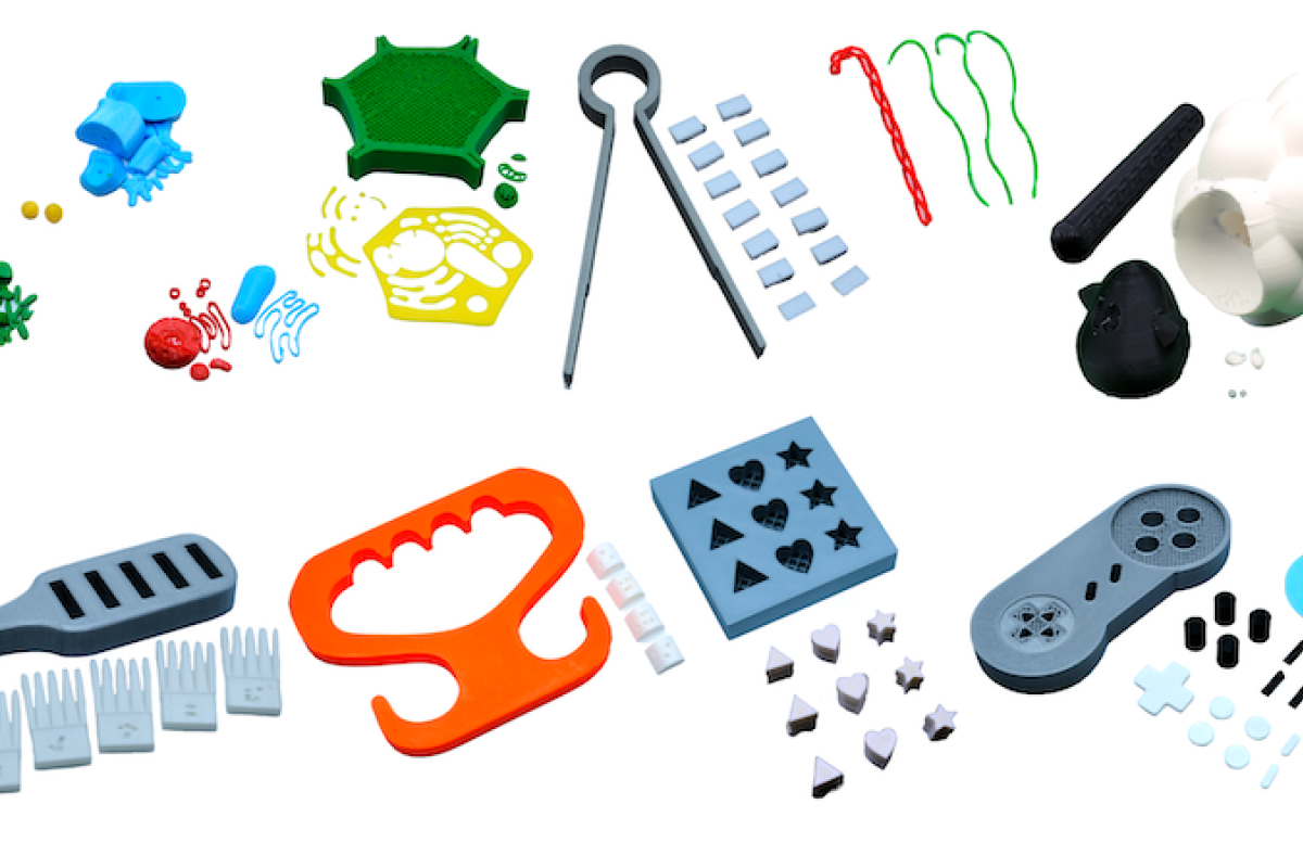 A set of 3D printed objects and their separated parts