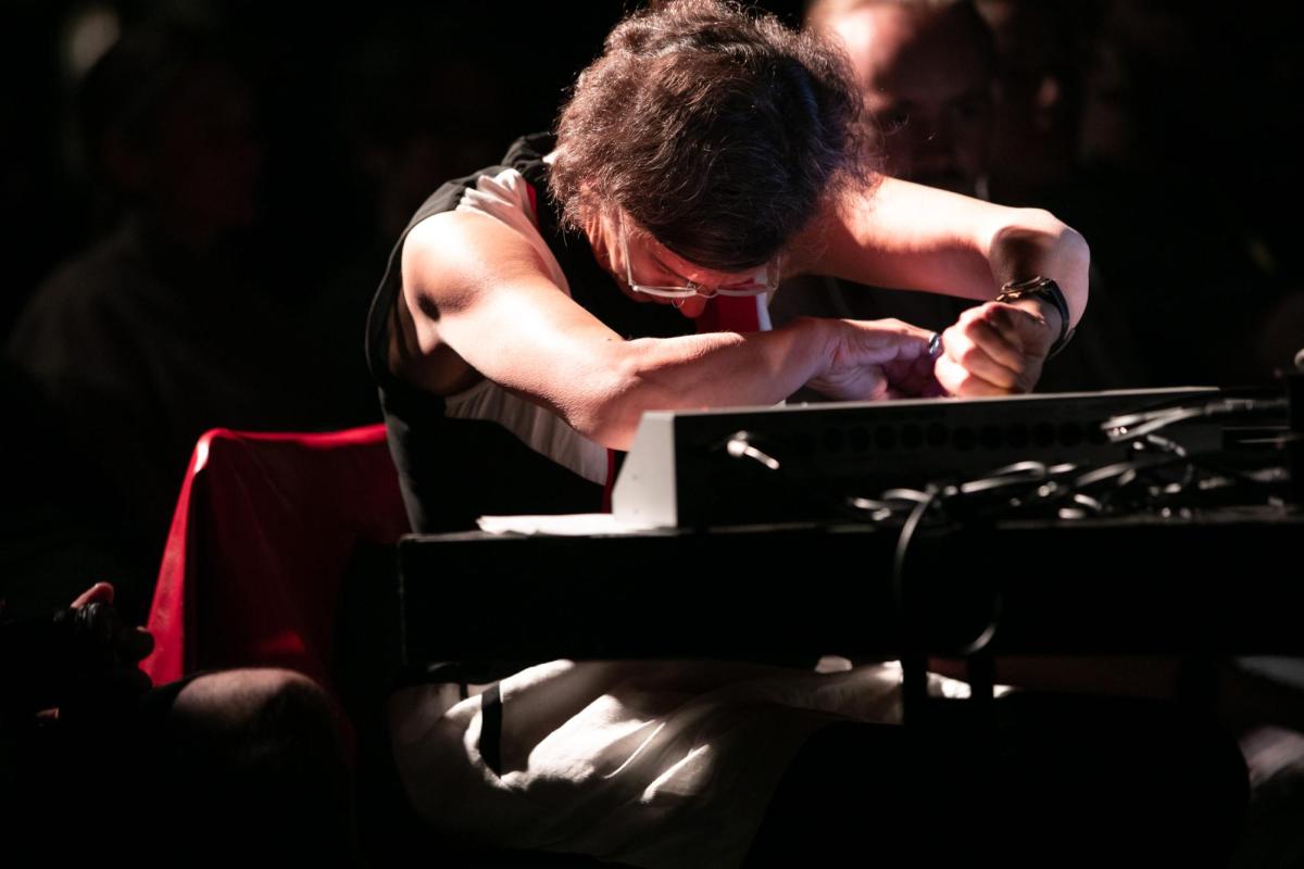 elise performing