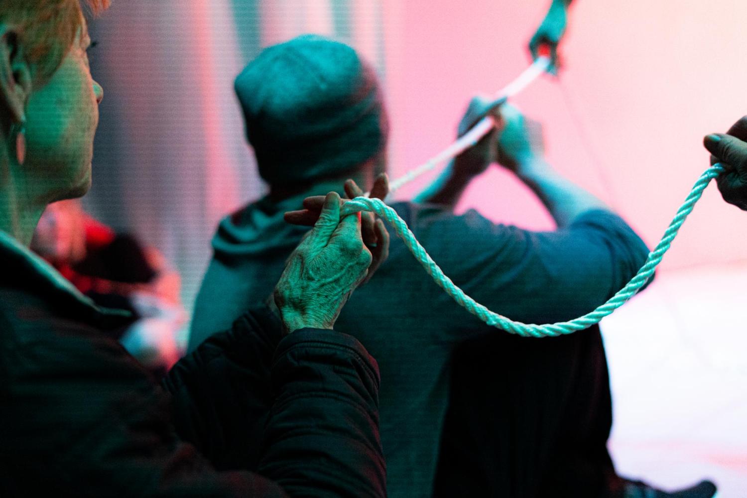 audience follows the ropes
