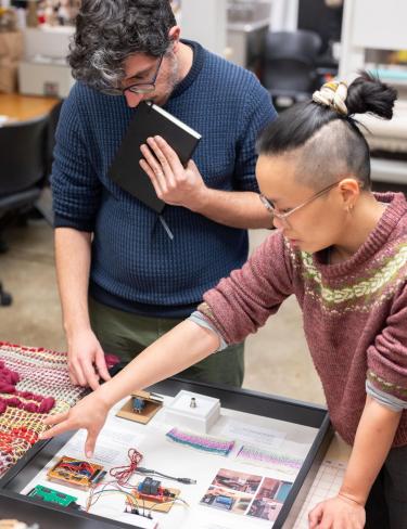 Research demonstrated weaving technology to a guest