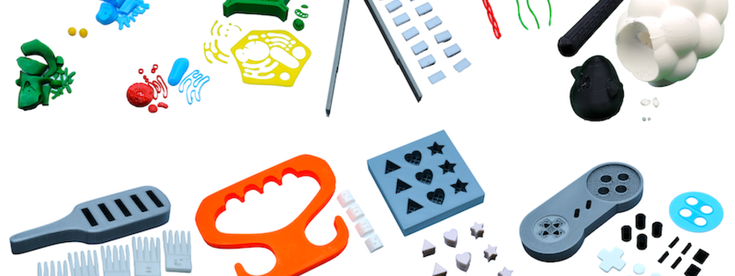 A set of 3D printed objects and their separated parts