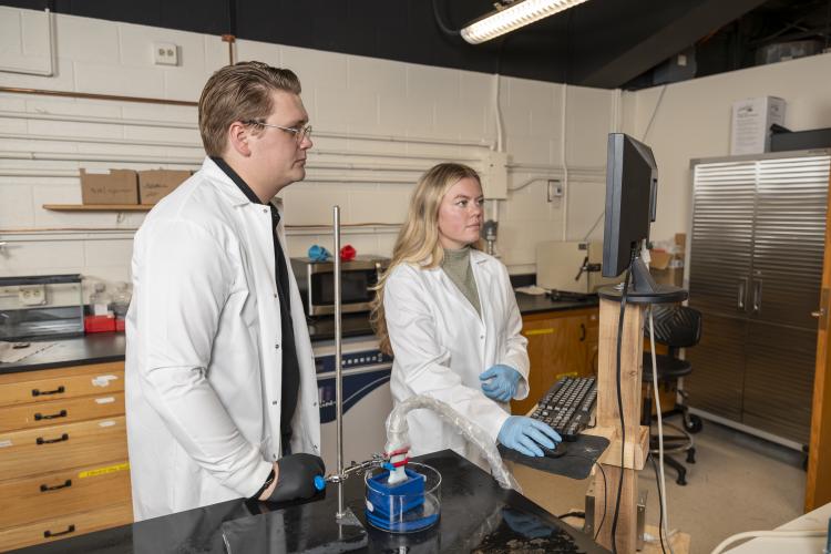 Two students in the Borden lab