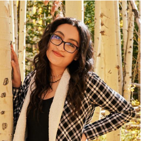 Daniela Reyes, Finance