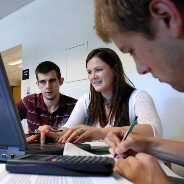 students_group-study-finance
