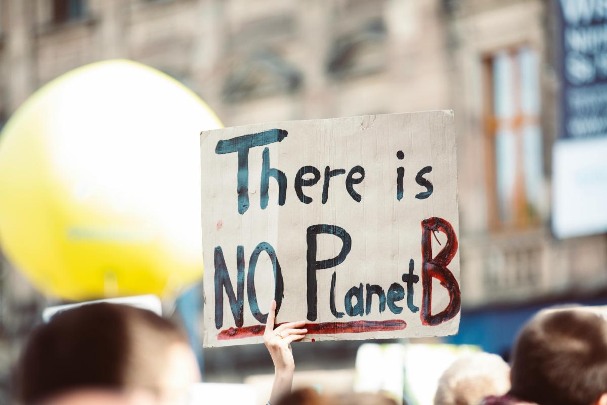 Protestos Holding a Sign that Says "There is no Planet B"