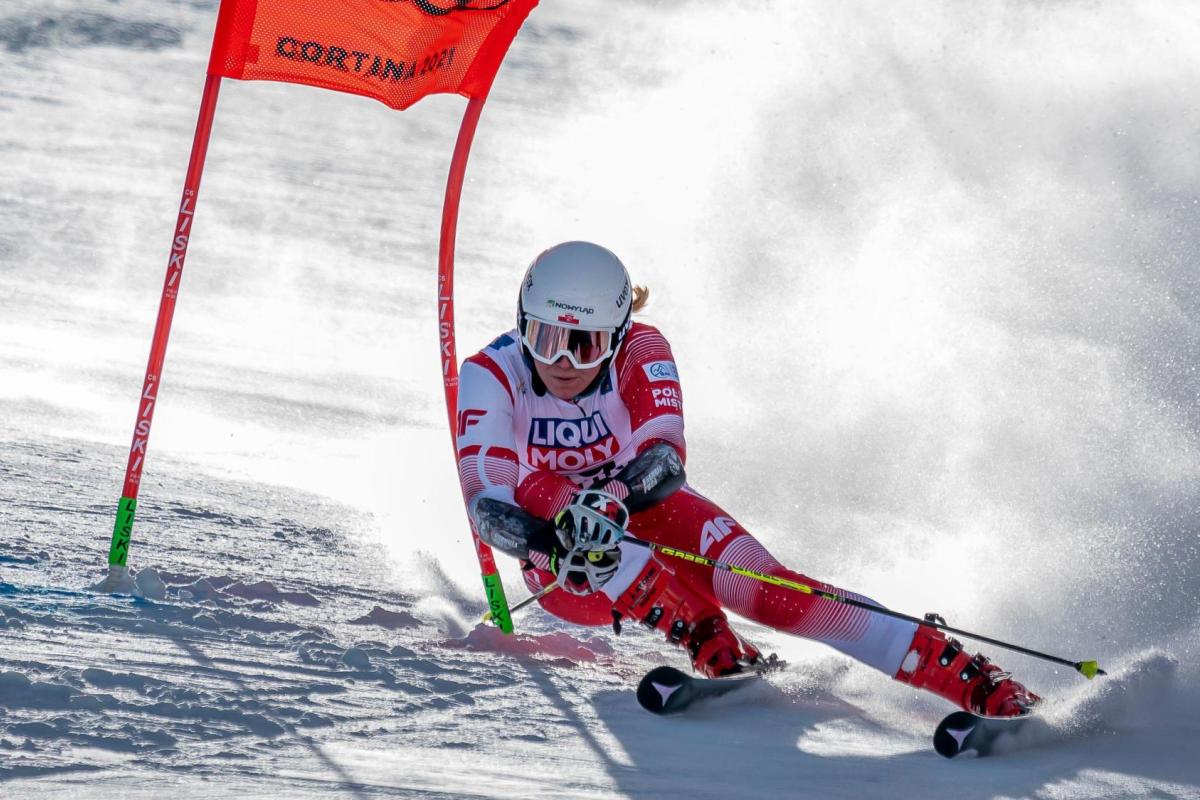 Magda skiing in an Olympic qualifier.