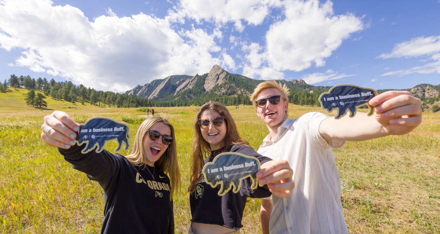 Leeds Students posing infront of the flatirons