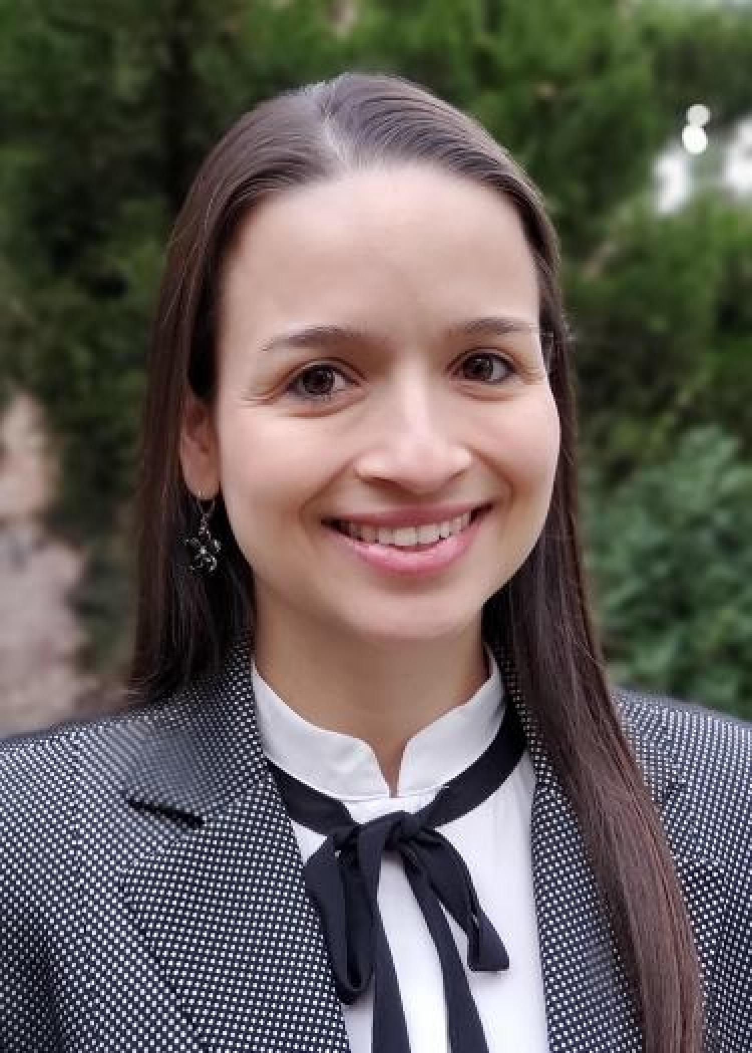 Gloria Urrea Wins Best Humanitarian Paper Award