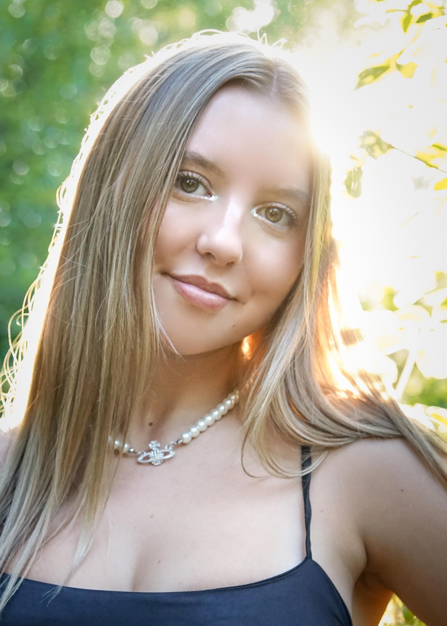 Anne Headshot