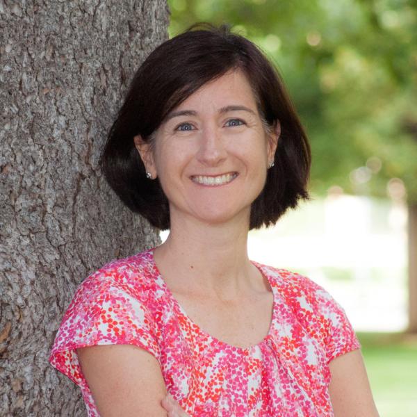 Elizabeth Carlton Headshot