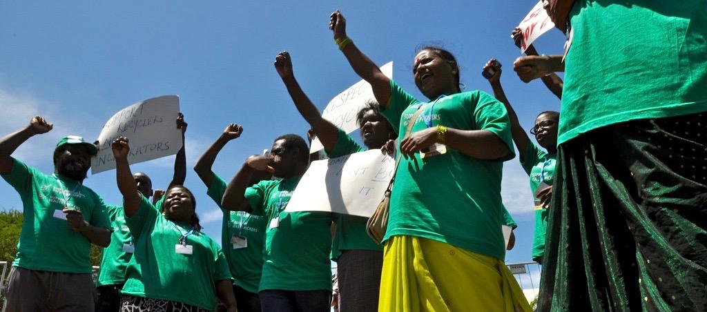 Waste pickers protest against waste privatization at UN climate negotiations in Cancun