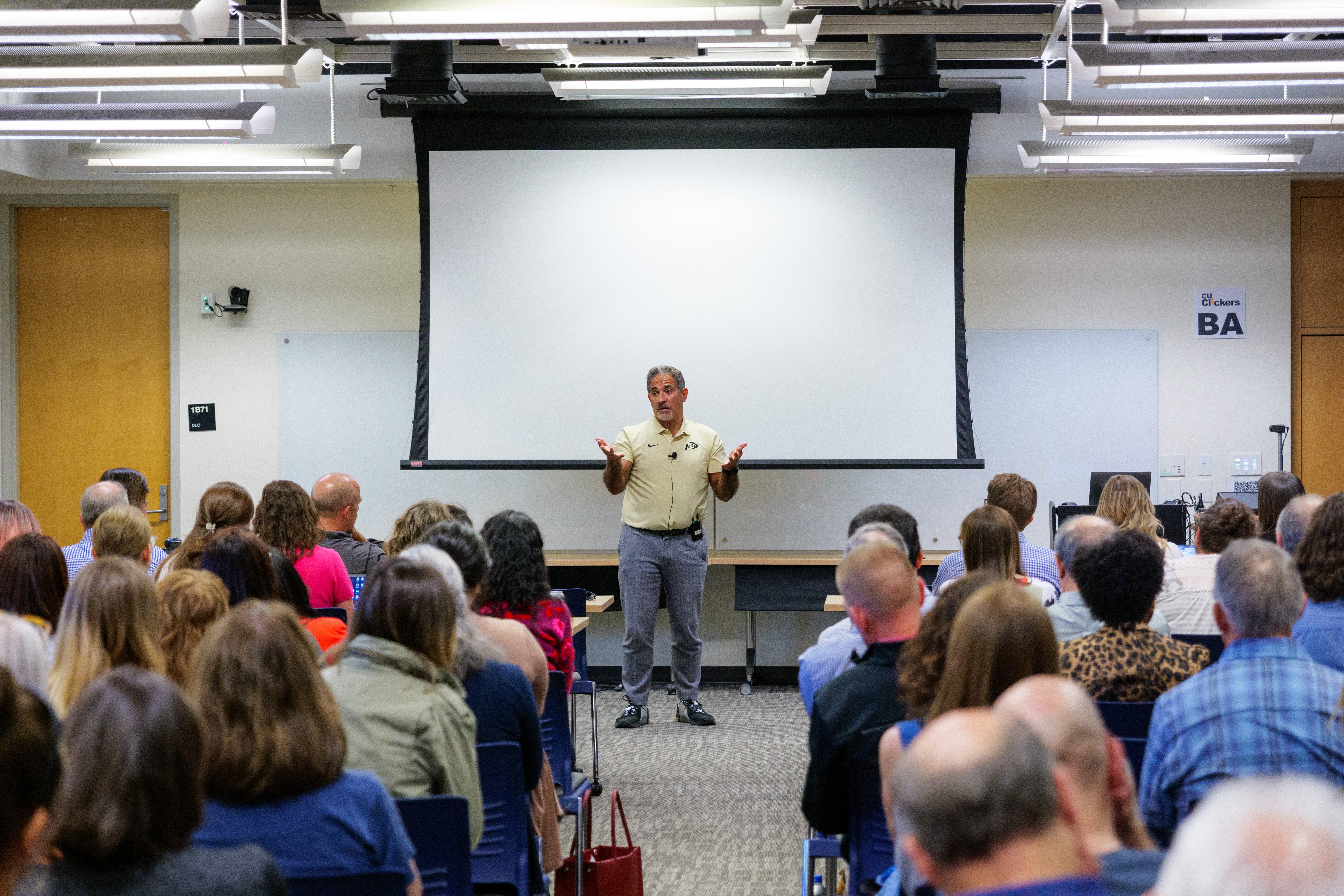 Chancellor speaks to engineering faculty and staff