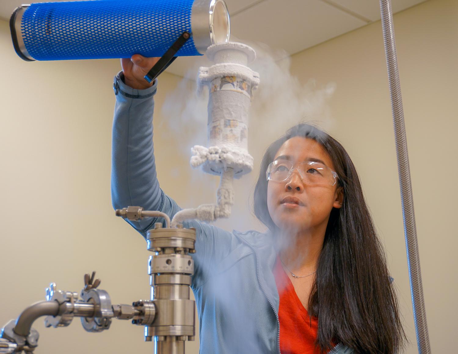 Leslie O. Mark working in the lab