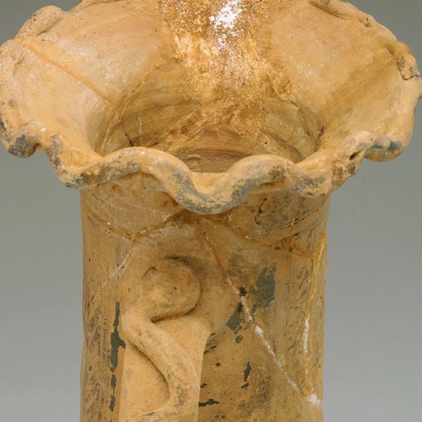 rim and handle with snakes