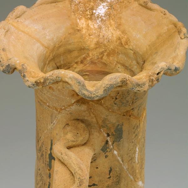 rim and handle with snakes