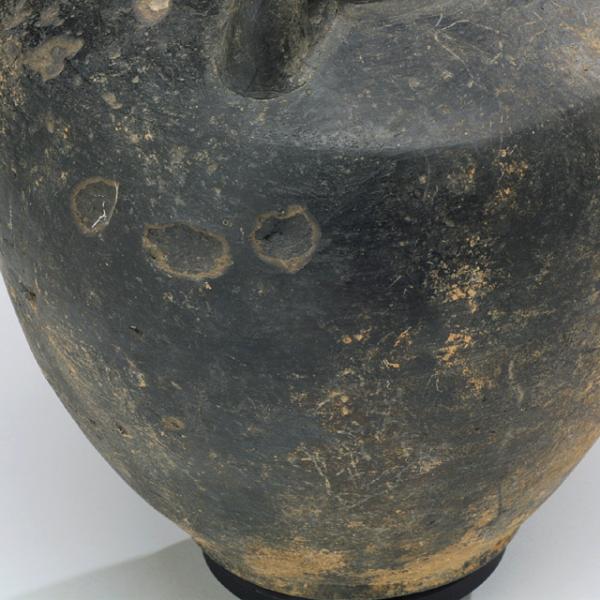 shoulder carination, pocks in surface at back