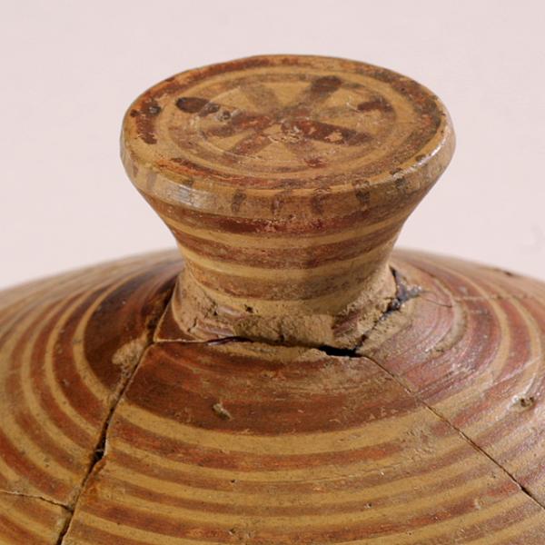 detail of lid handle