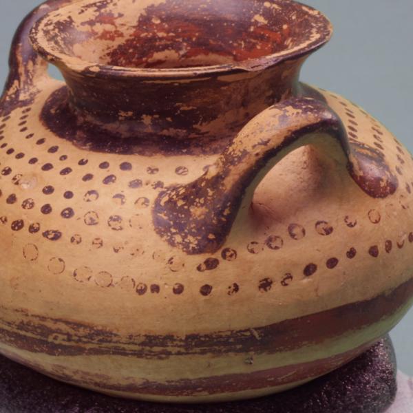 Handle and shoulder