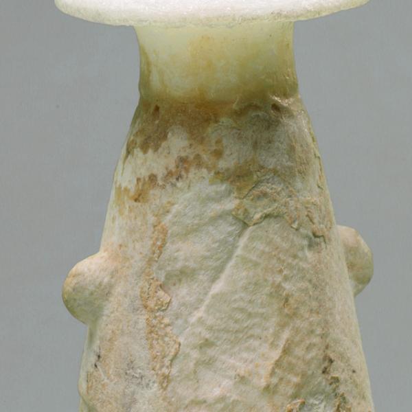 neck and rim detail