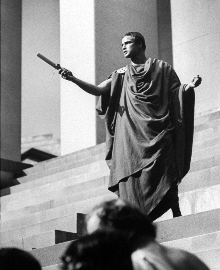 Picture of Marlon Brando being Julius Caesar